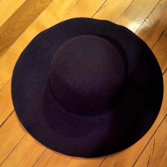 Elegant Black Women's Hat - Picture 6 of 6